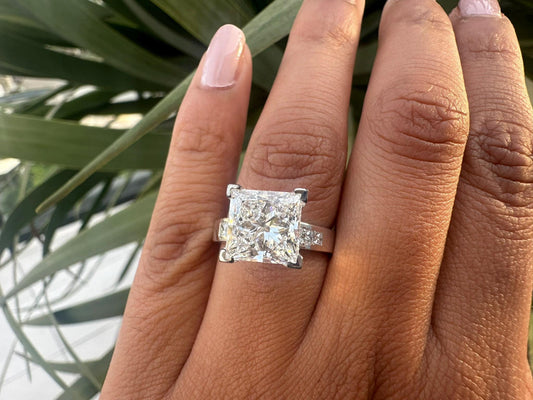 Anillo de Compromiso Corte Princesa, Diamante de 5 ct en Oro de 14 Kilates. - BODHANA