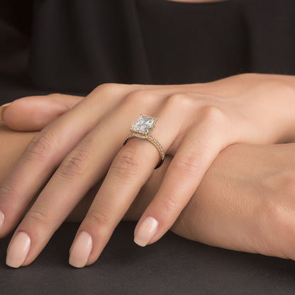 Anillo de Compromiso de Diamante Solitario Clásico de 4 Quilates con Halo Inferior y Micropavé Petite - BODHANA