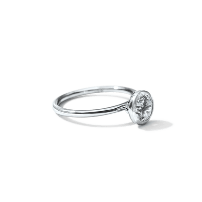 Anillo Solitario Bezel - bodhana