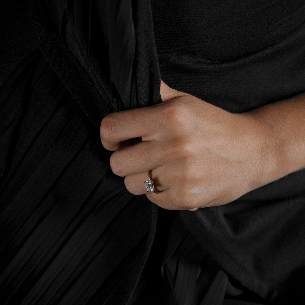 Anillo Solitario estilo "East - West" Horizontal - bodhana