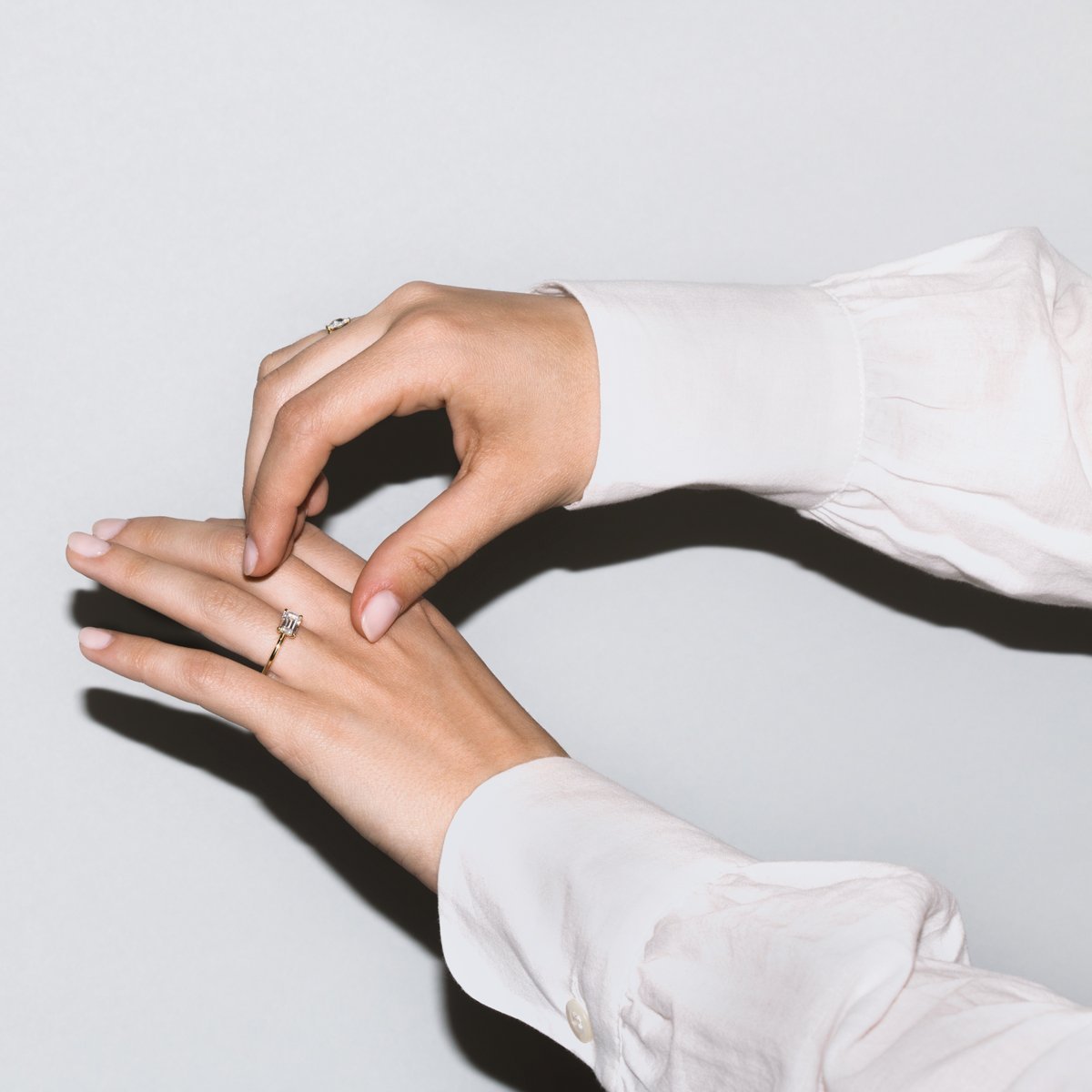 Anillo Solitario estilo "East - West" Horizontal - bodhana