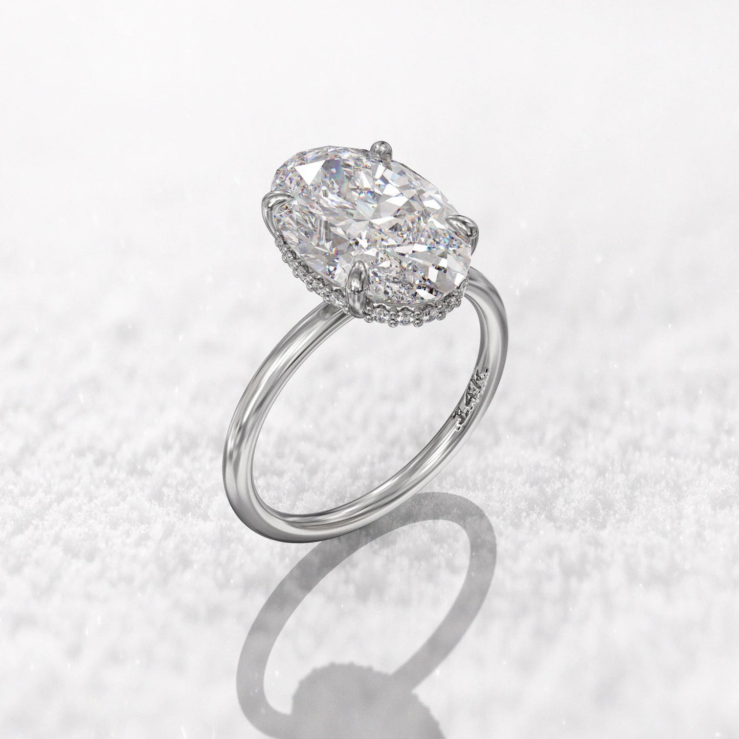 Anillo de Compromiso Oval Hidden Halo 2 ct en Oro 14k