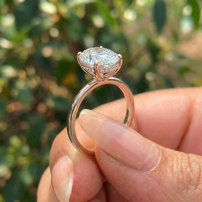 Anillo de Compromiso Oval Hidden Halo 2 ct en Oro 14k