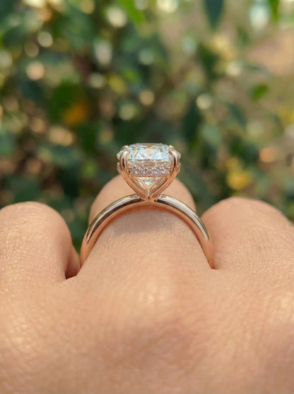 Anillo de Compromiso Oval Hidden Halo 2 ct en Oro 14k