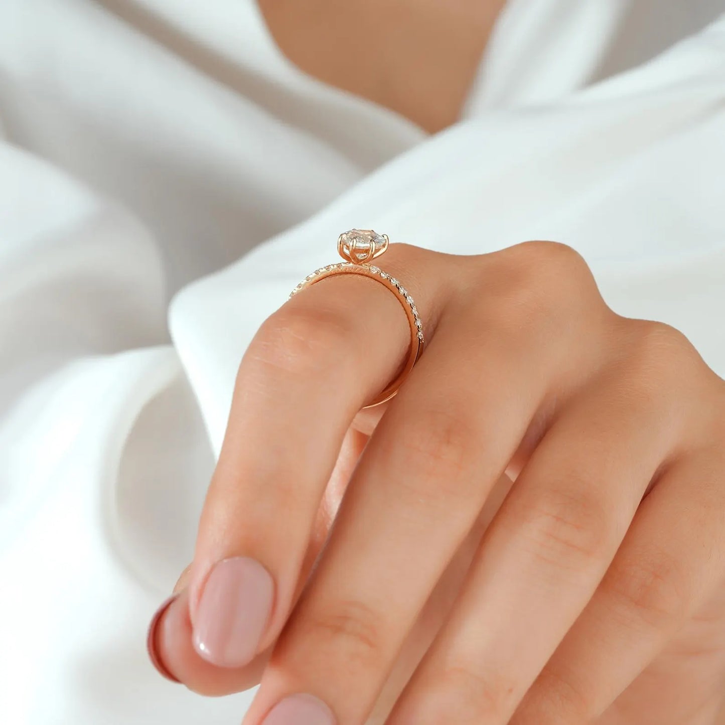 Anillo de Compromiso Marquise 2 ct con Pavé en Oro 14k