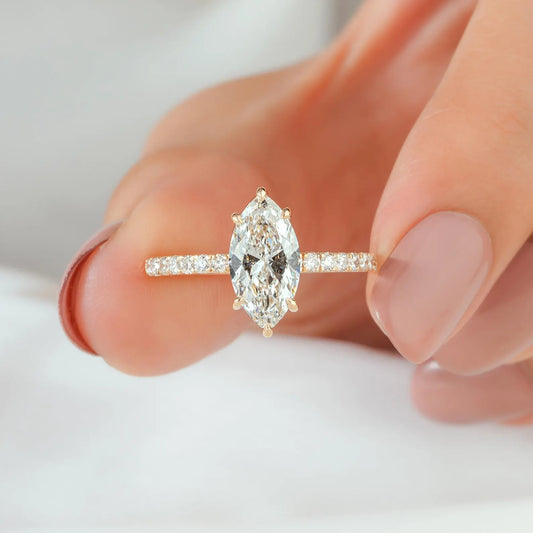 Anillo de Compromiso Marquise 2 ct con Pavé en Oro 14k