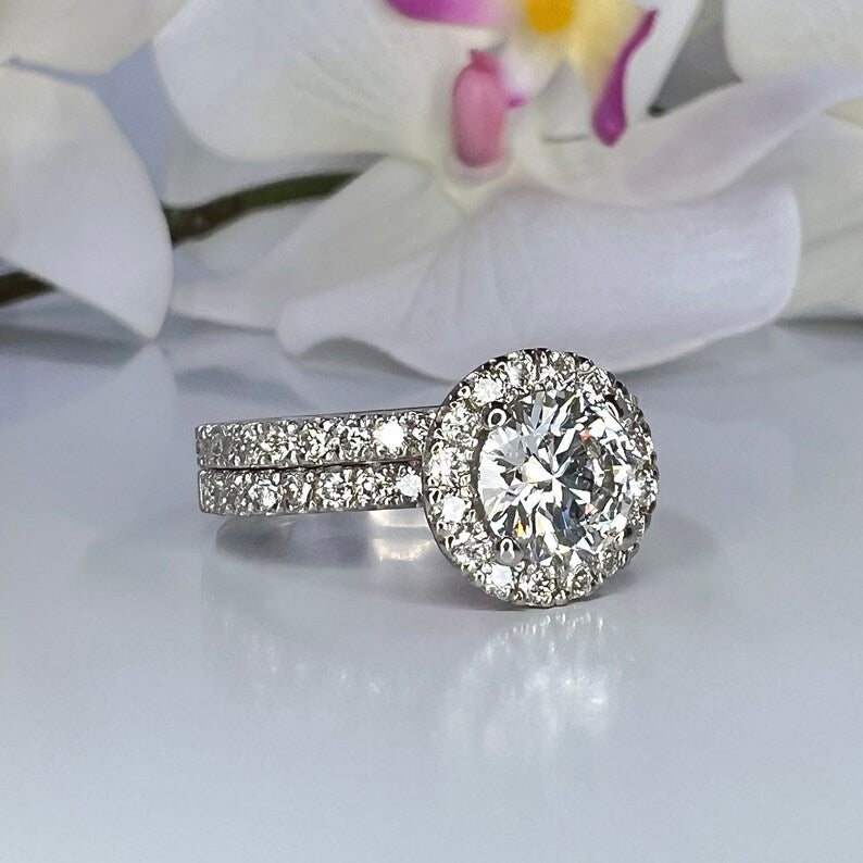 Hermoso Anillo De Compromiso De Oro Blanco De 14 Quilates Estilo Pavé Redondo Con Diamante Cultivado En Laboratorio De 2,12 Quilates - España