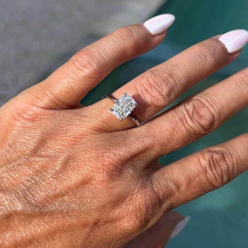 2.10 ct Anillo de compromiso con diamante corte almohada alargada oro de 14k