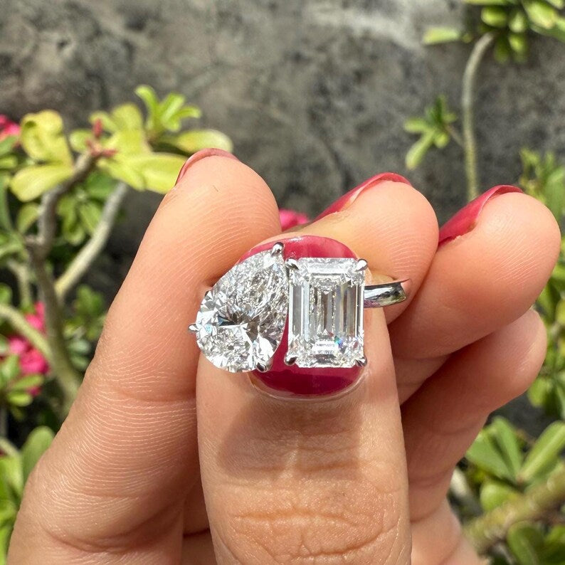 4 ct Anillo de compromiso con diamante Corte Pera y Esmeralda Oro 14k