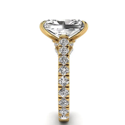 Anillo de Compromiso de Diamante Solitario Clásico de 4 Quilates con Halo Inferior y Micropavé Petite