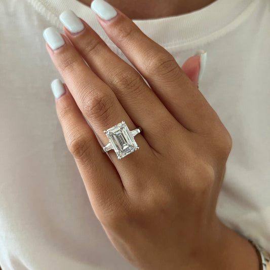 ENORME Anillo de Diamante de Corte Esmeralda de 7 Quilates con Tres Piedras / E VVS2 Esmeralda / Anillo de Tres Piedras Baguette / Anillo Clásico de Compromiso de Oro Blanco de 18k con Certificación IGI