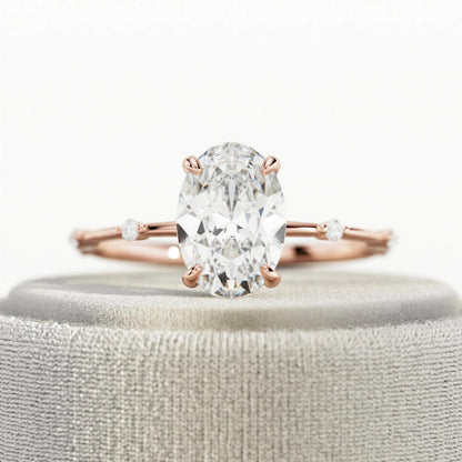 Anillo Lisboa — Diamante oval de 2 ct en aro delgado de oro 14k
