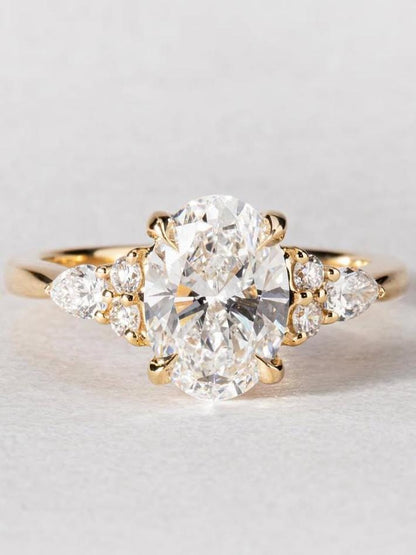 Anillo Oslo — Diamante oval de 2 ct en oro 14k
