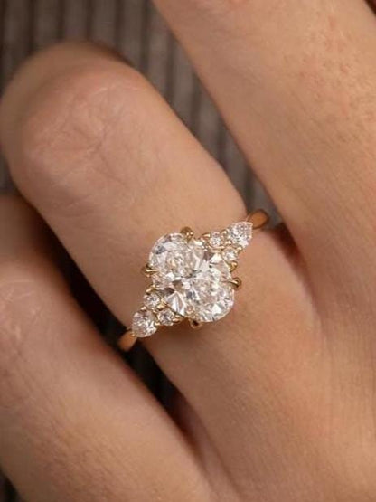 Anillo Oslo — Diamante oval de 2 ct en oro 14k