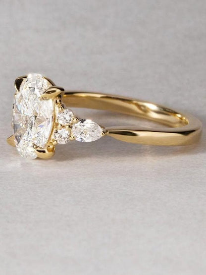 Anillo Oslo — Diamante oval de 2 ct en oro 14k