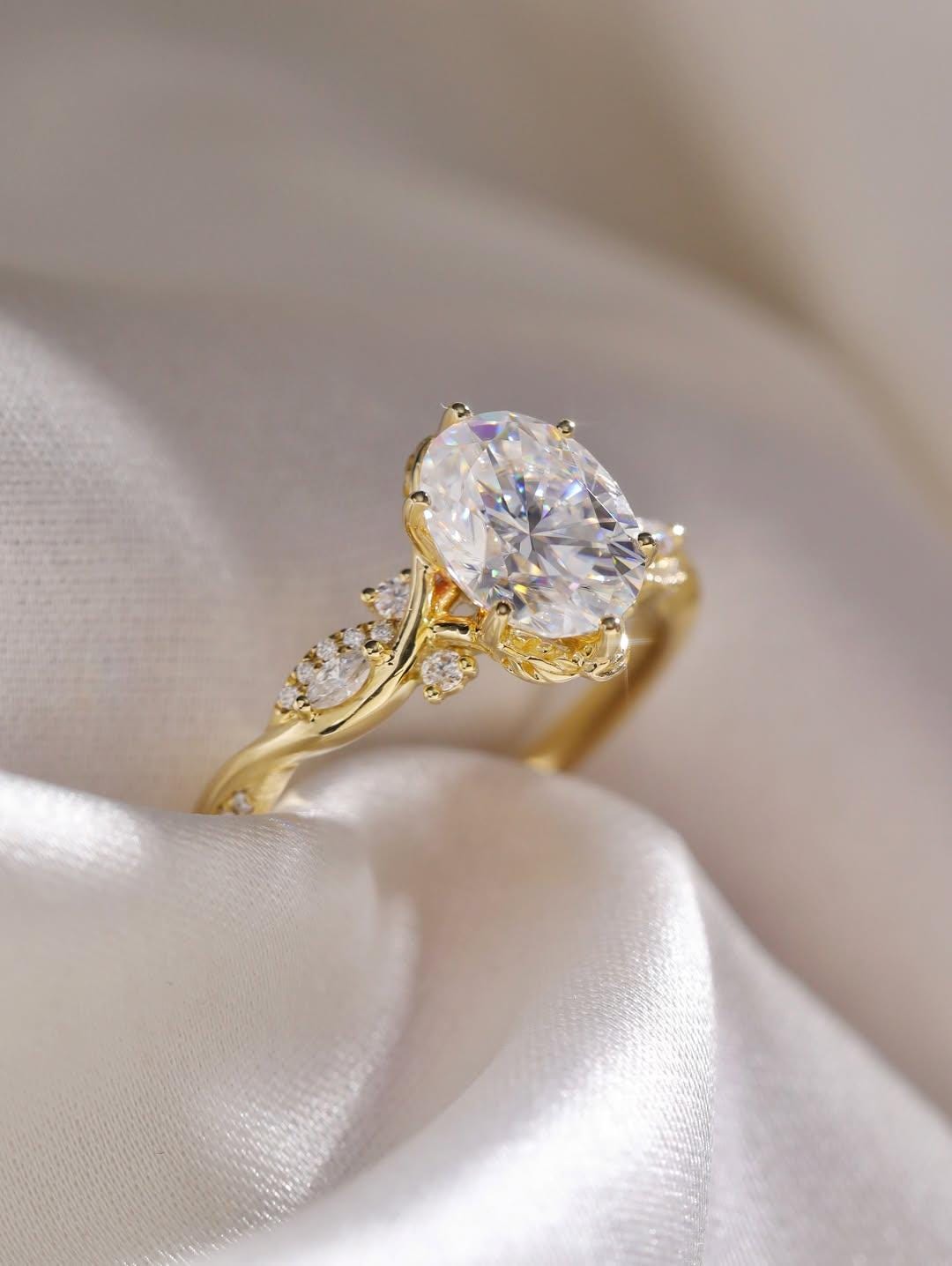 Anillo París — Diamante oval de 2 ct en oro 14k