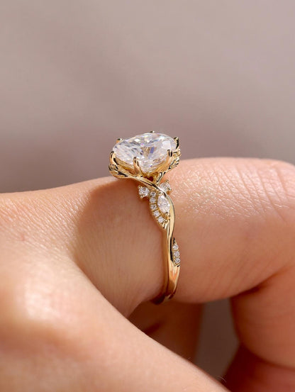 Anillo París — Diamante oval de 2 ct en oro 14k
