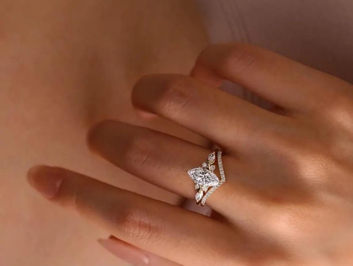 Set Amalfi — Anillo marquesa de 1.50 ct + argolla en oro 14k