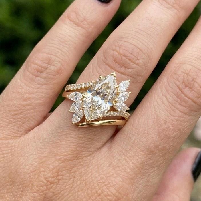 Anillo Santorini — Diamante marquesa de 3 ct con cluster asimétrico en oro 14k