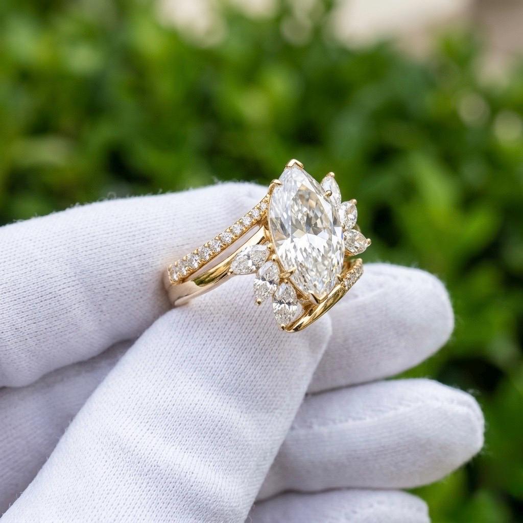 Anillo Santorini — Diamante marquesa de 3 ct con cluster asimétrico en oro 14k