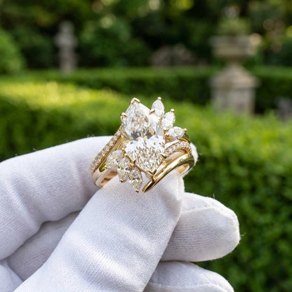 Anillo Santorini — Diamante marquesa de 3 ct con cluster asimétrico en oro 14k