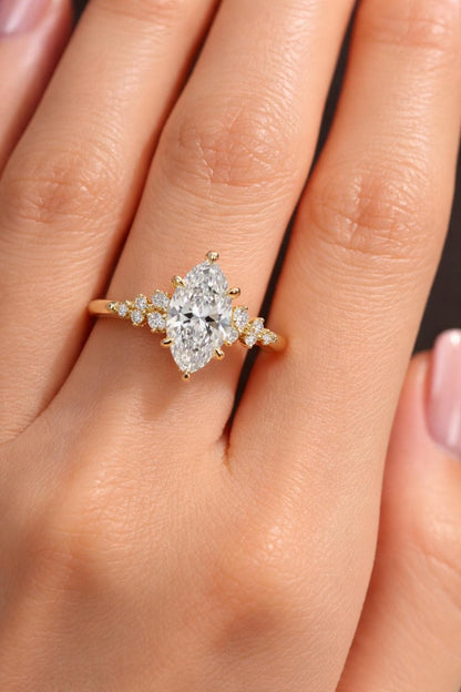 Anillo Milán  Diamante marquesa de 2.05 ct con halo cluster en oro 14k
