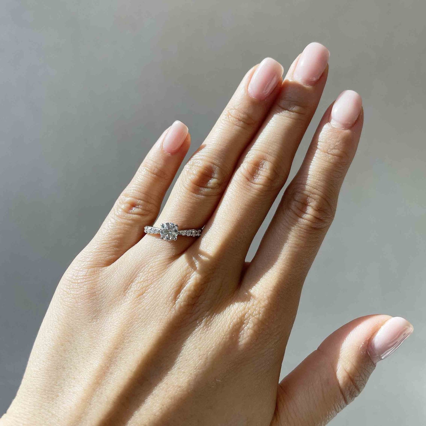 Montura pavé estilo moño para anillo de compromiso (no incluye diamante central) - BODHANA