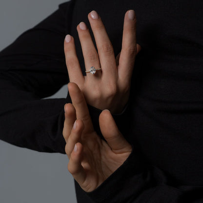 Montura pavé para anillo de compromiso (no incluye diamante central) - BODHANA