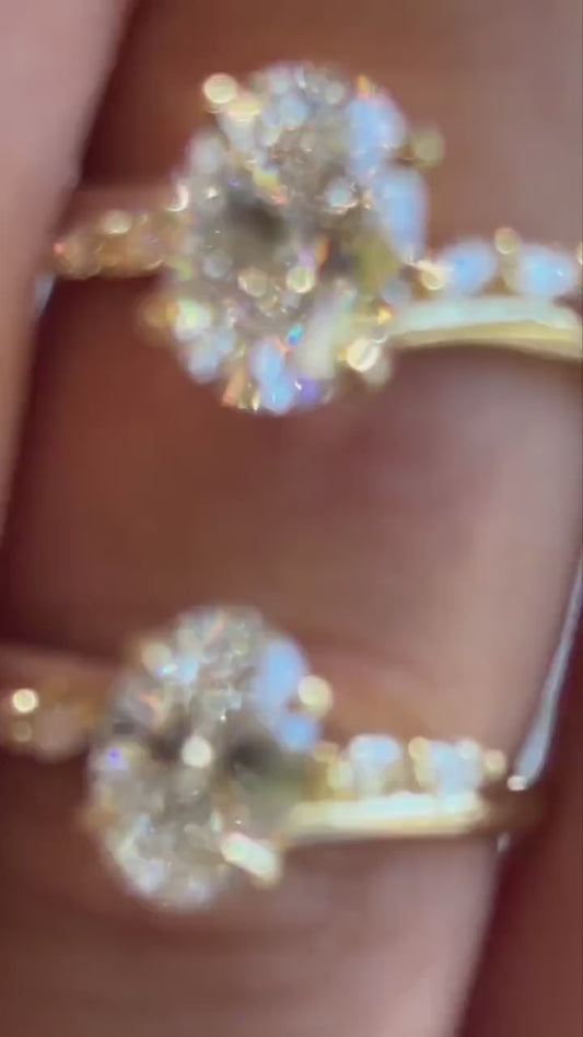 Anillo Verona — Diamante oval de 2 ct con diseño orgánico y acentos marquesa en oro 14k