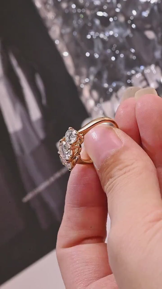Anillo de Compromiso Tres Piedras Redondo 1.50 ct en Oro 14k