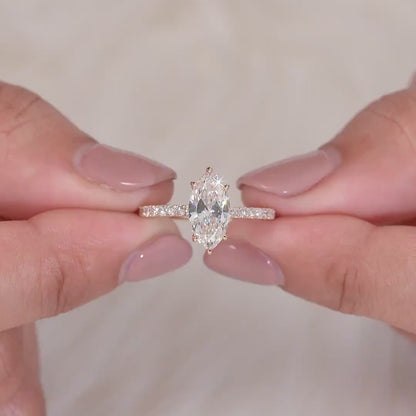 Anillo de Compromiso Marquise 2 ct con Pavé en Oro 14k
