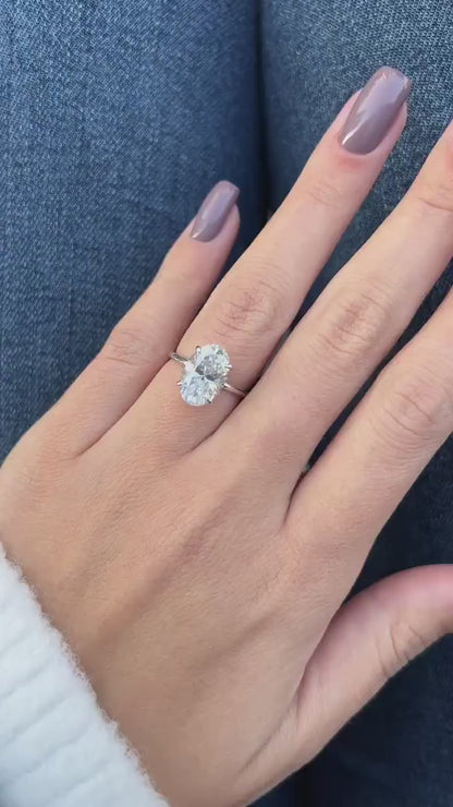 Anillo de Compromiso Oval Hidden Halo 2 ct en Oro 14k