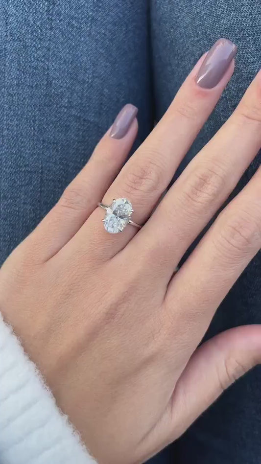 Anillo de Compromiso Oval Hidden Halo 2 ct en Oro 14k
