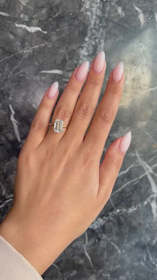 5 ct Anillo de compromiso con diamante corte esmeralda en oro de 14k