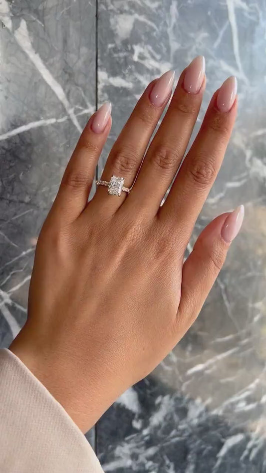 2.85 ct Anillo de compromiso con diamante corte radiante oro de 14k color E VVS2 con halo oculto y diamantes laterales