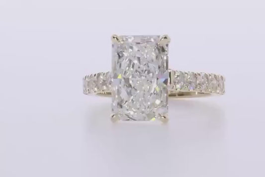 Anillo de Compromiso de Diamante Solitario Clásico de 4 Quilates con Halo Inferior y Micropavé Petite